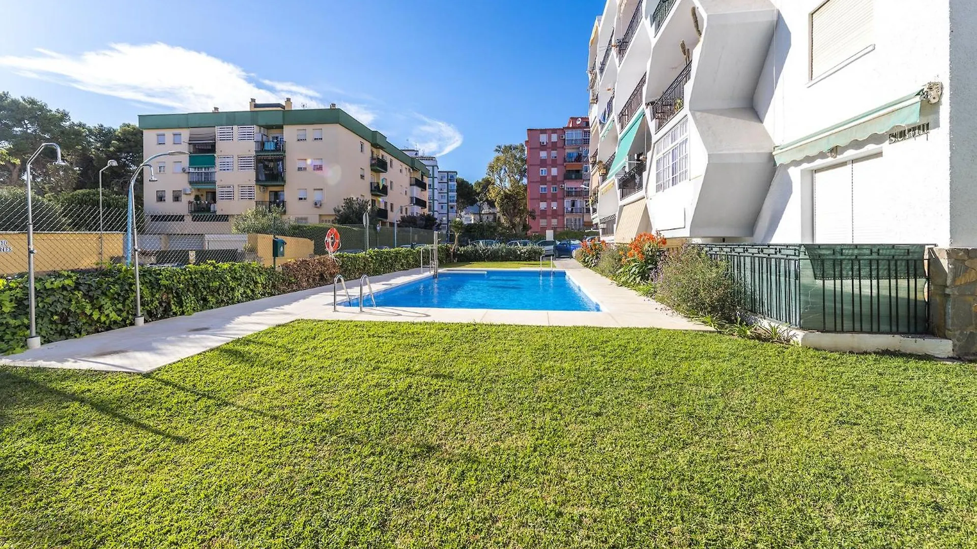 Amazing Apartment With Swimming Pool 토레몰리노스 0*,