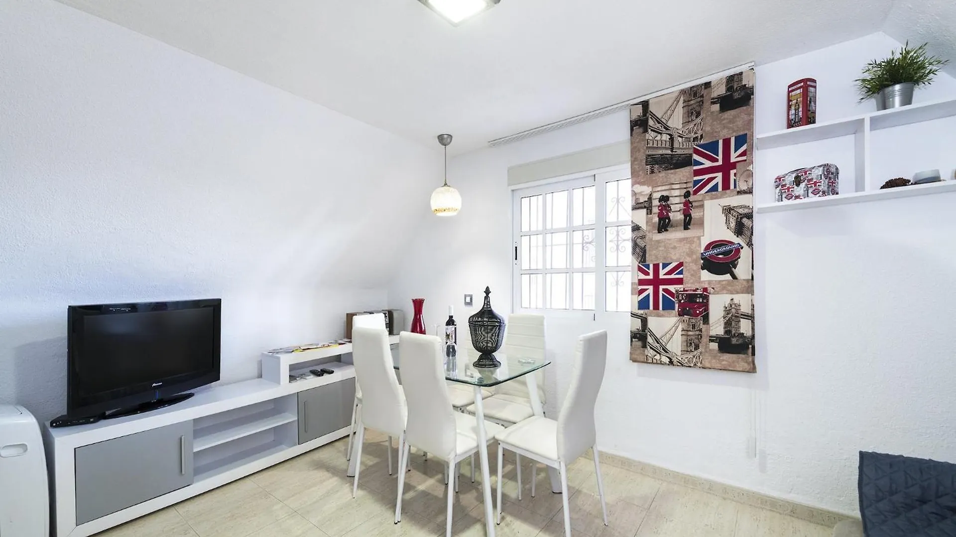 טורמולינוס Amazing Apartment With Swimming Pool
